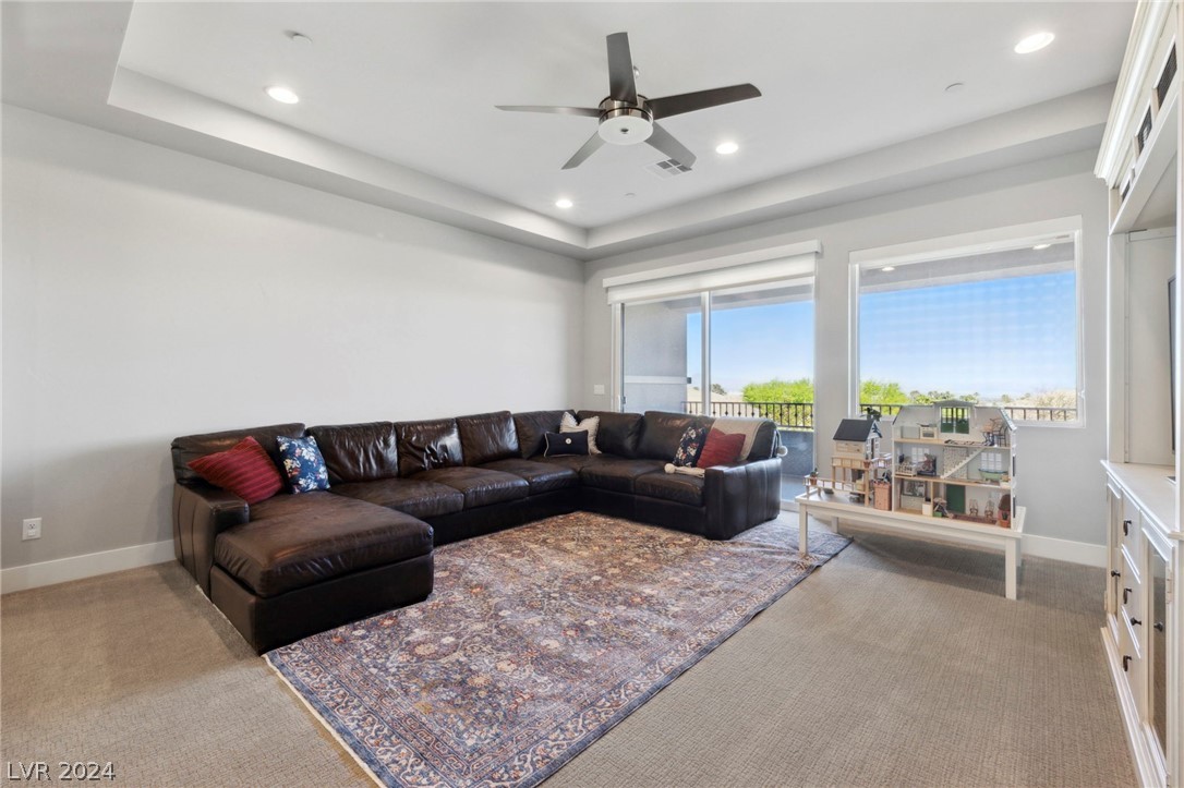 6272 Magnifico Circle family room